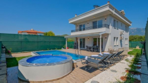 Villa Esmeralda, Jakuzili Çocuk Havuzlu Lüks Villa